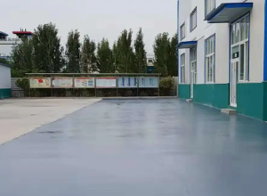 青浦彩色路面喷涂翻新的材料对冬季